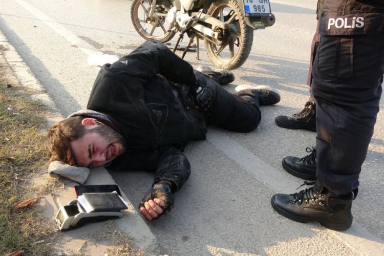 Bursa kazada yaralanan motosikletli ismi yanlış s&ouml;ylenince ağladı