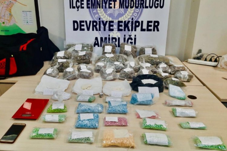 Kavgayı ayırmaya giden polis binlerce uyuşturucu hapla karşılaştı