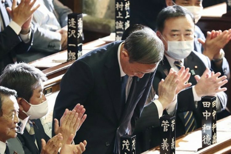 Japonya'da Başbakan Suga'nın kamuoyu kabul oranı y&uuml;zde 50'lere indi