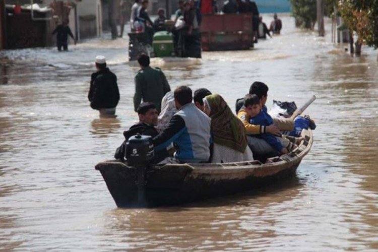 İran'da sel felaketinde &ouml;l&uuml; sayısı 7'ye y&uuml;kseldi