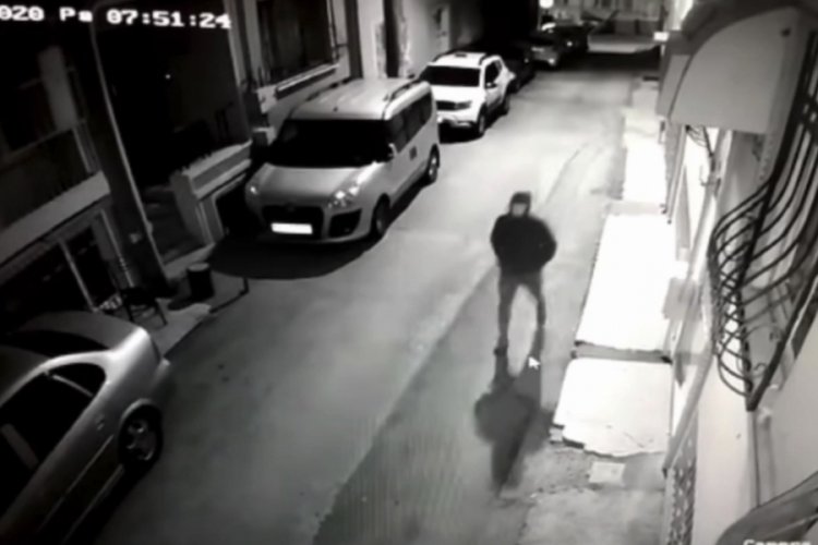 Bursa'da 4 dakika i&ccedil;inde motosikleti &ccedil;alan hırsız, kamerada