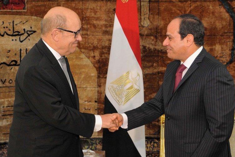 Fransa Dışişleri Bakanı Le Drian, Mısır Cumhurbaşkanı Sisi ile g&ouml;r&uuml;şt&uuml;