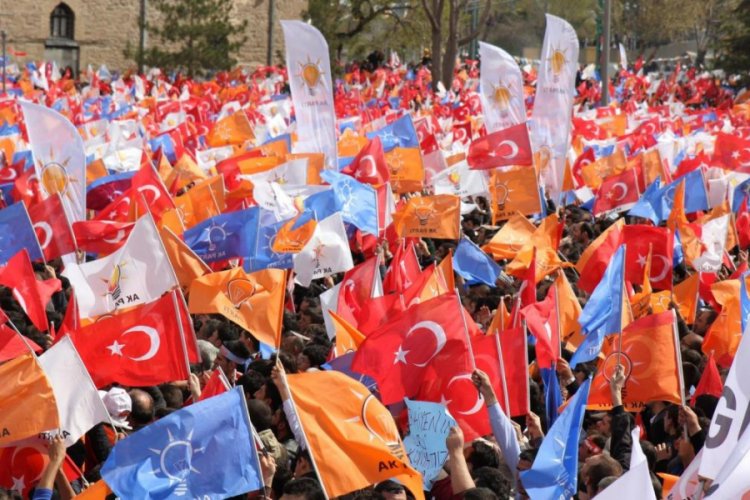 AK Parti, Z kuşağı ve kadınlar i&ccedil;in yol haritası hazırlıyor