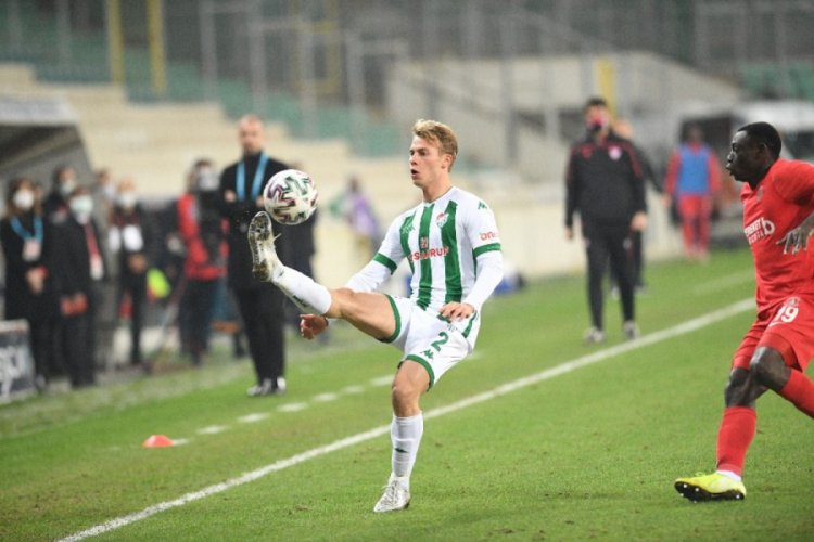 Bursaspor'da İsmail cezalı, 3 oyuncu sınırda