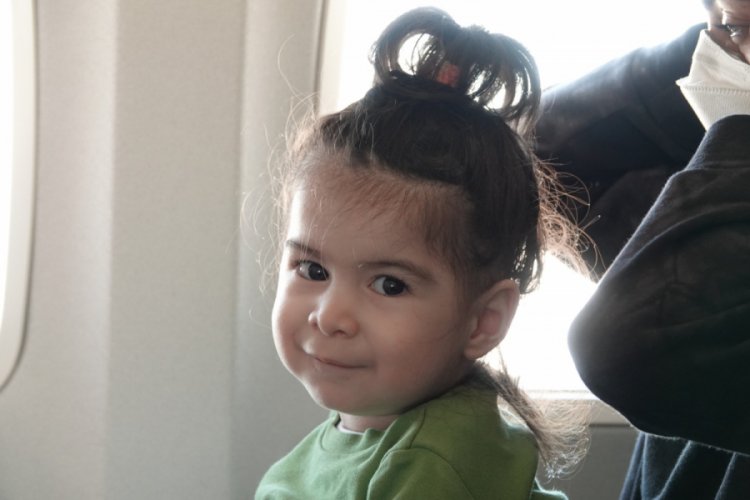 ABD'ye giden SMA hastası Demir Ali i&ccedil;in u&ccedil;akta duygulandıran anons