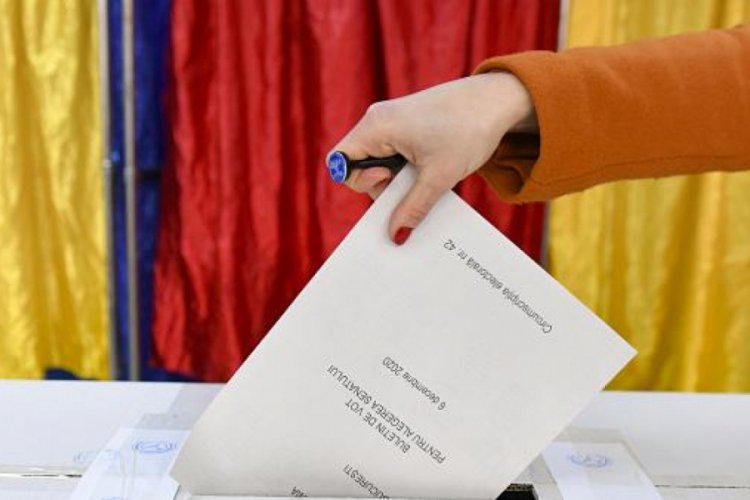 Romanya'da se&ccedil;imin galibi sosyal demokratlar oldu