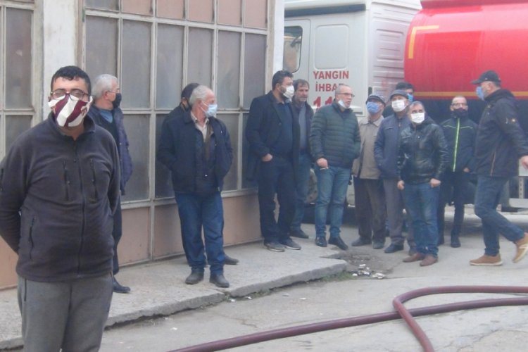 Bursa'da yangın mobilyacı esnafını sokağa d&ouml;kt&uuml;