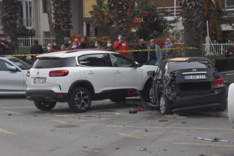Kontrolden &ccedil;ıkan otomobil 2 kadına &ccedil;arptı: 1 &ouml;l&uuml;, 1 ağır yaralı