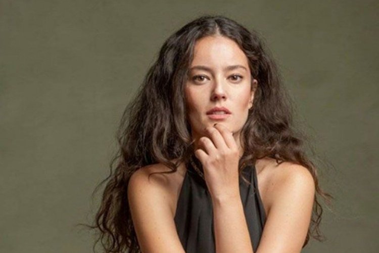 Pelin Akil: Y&uuml;z&uuml;ne s&ouml;yleyemeyeceğiniz bir şeyi klavye &uuml;zerinden yazabilmek normalleşti