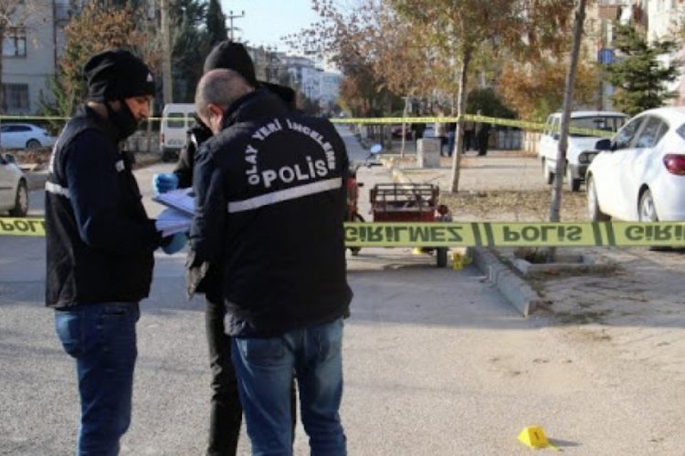 Sosyal medyada tartıştığı kadını iş yerine &ccedil;ağırıp vurdu