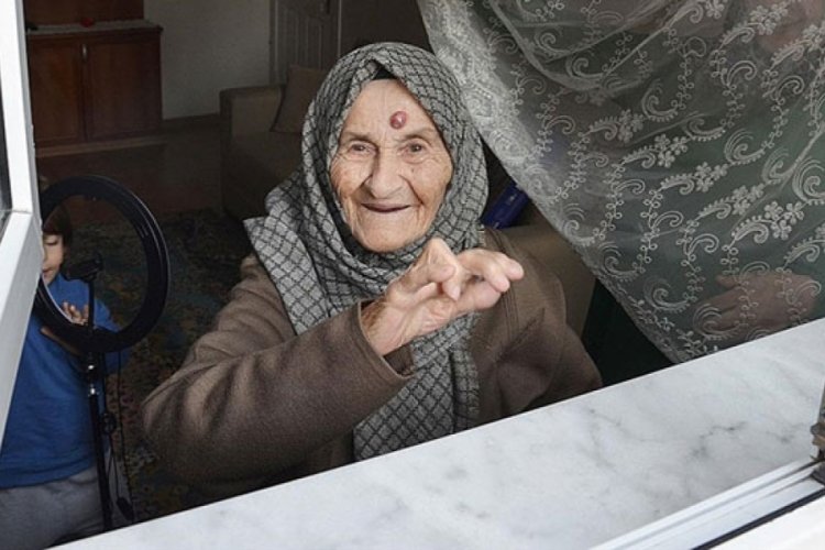 105 yaşında Kovid-19'u yenmeyi başardı