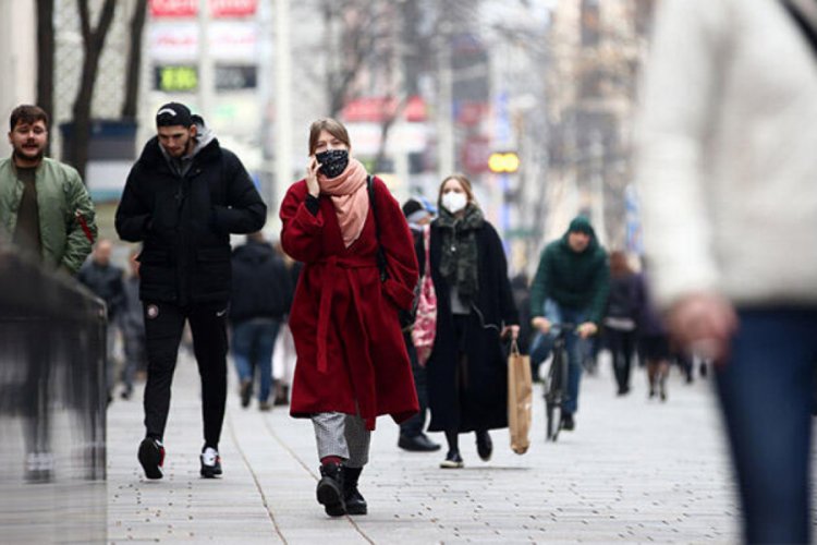Avusturya'da Kovid-19'la nedenbiyle kapatılan alışveriş merkezleri a&ccedil;ıldı