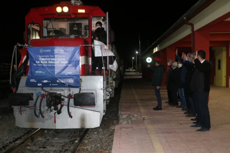 T&uuml;rkiye'den &Ccedil;in'e giden ilk ihracat treni Sivas'ta