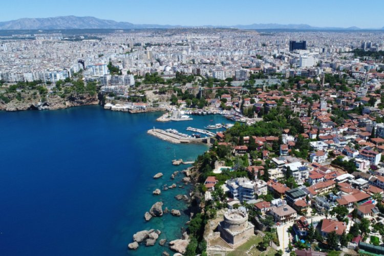 "Antalya'da 7 ve &uuml;zerindeki depremde, falezler &uuml;zerindeki binalar yıkılacak"