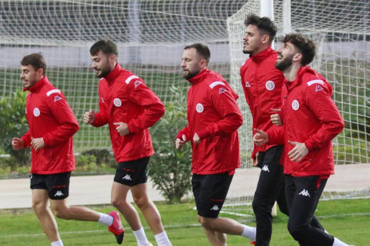 Antalyaspor'da 7 futbolcudan iyi haber