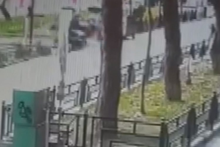 Motosikletli kuryelerin feci kazası kamerada