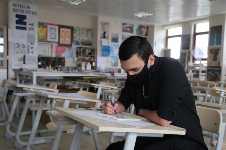Bursa'nın "Uluslararası&nbsp;Murad&nbsp;H&uuml;davendigar&nbsp;Anadolu&nbsp;İmam&nbsp;Hatip&nbsp;Lisesi hedef b&uuml;y&uuml;tt&uuml;