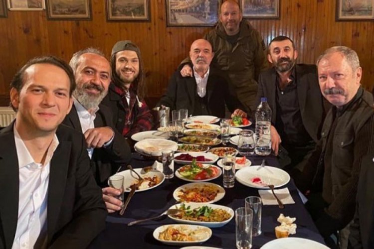 Ercan Kesal'dan eleştirilen o fotoğrafa ilişkin a&ccedil;ıklama: Orası restoran değil set