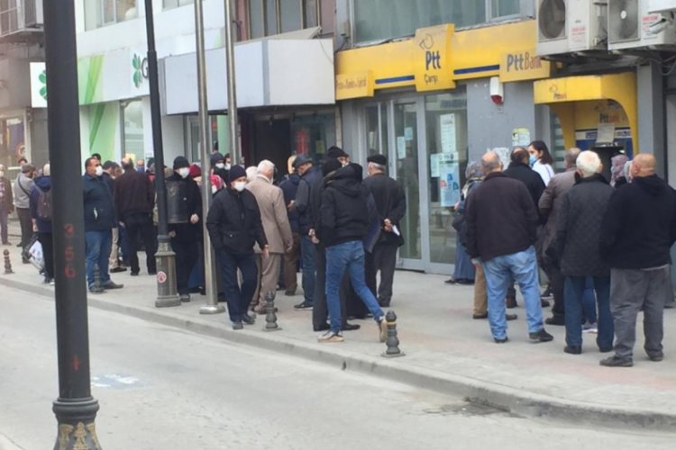 Samsun'da sokaklarda insan yoğunluğu