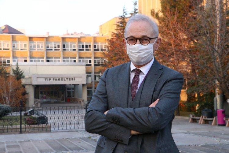 Profes&ouml;r Akova: Elde hangi aşı varsa ondan olacağım