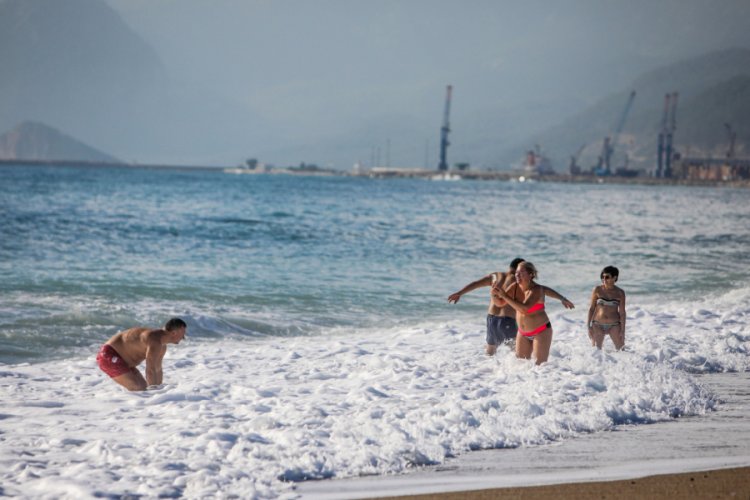 Antalya'da aralık ayında deniz keyfi