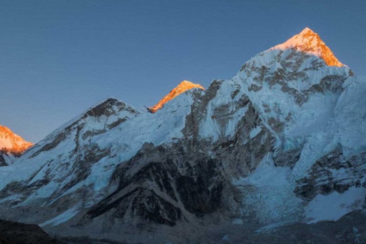 Everest Dağı'nın 73 santim daha uzun olduğu belirlendi