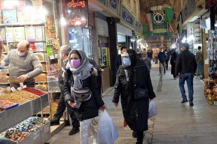 İran'da son 24 saatte 323 kişi Kovid-19'dan hayatını kaybetti