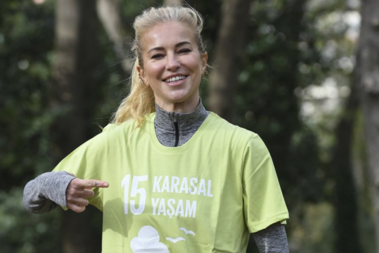 Burcu Esmersoy "Karasal Yaşam" i&ccedil;in 17 dakika 17 saniye koştu