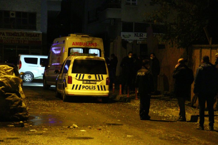 Korkun&ccedil; olay! Başını taşla ezerek &ouml;ld&uuml;rd&uuml;