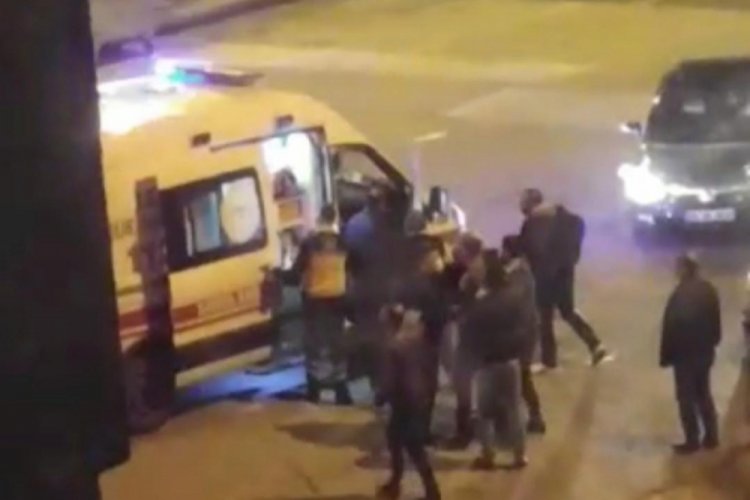 Ambulansa alınmayan hasta yakınları sağlık personelini darp etti