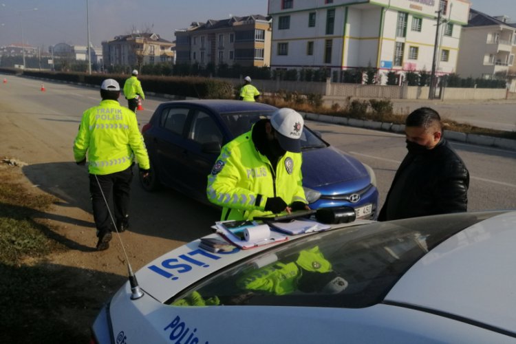 Bursa İneg&ouml;l'de emniyet kemeri ve kış lastiği uygulaması