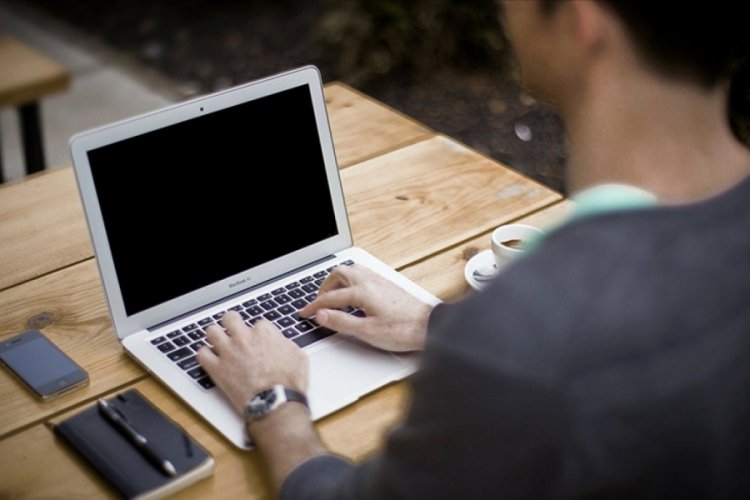 Teknosa Genel M&uuml;d&uuml;r&uuml; G&uuml;rcan: Pandemide notebook ve robotik s&uuml;p&uuml;rge pazarı m&uuml;thiş b&uuml;y&uuml;d&uuml;