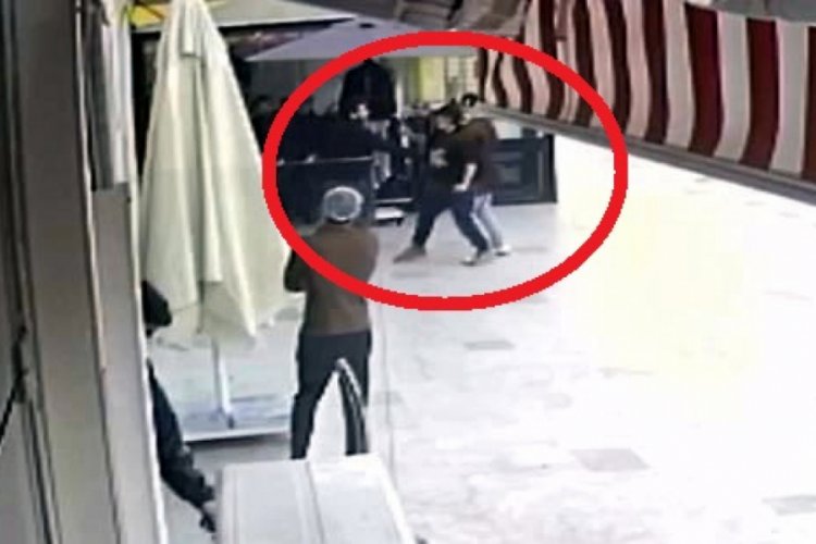 Bı&ccedil;aklı saldırgan dehşeti kamerada