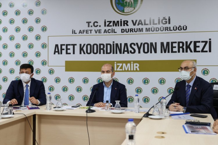 Bakan Soylu, İzmir'deki depremle ilgili y&uuml;r&uuml;t&uuml;len &ccedil;alışmaları inceledi