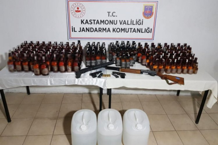 &Uuml;rettikleri sahte i&ccedil;kileri otel odasında saklarken yakalandılar