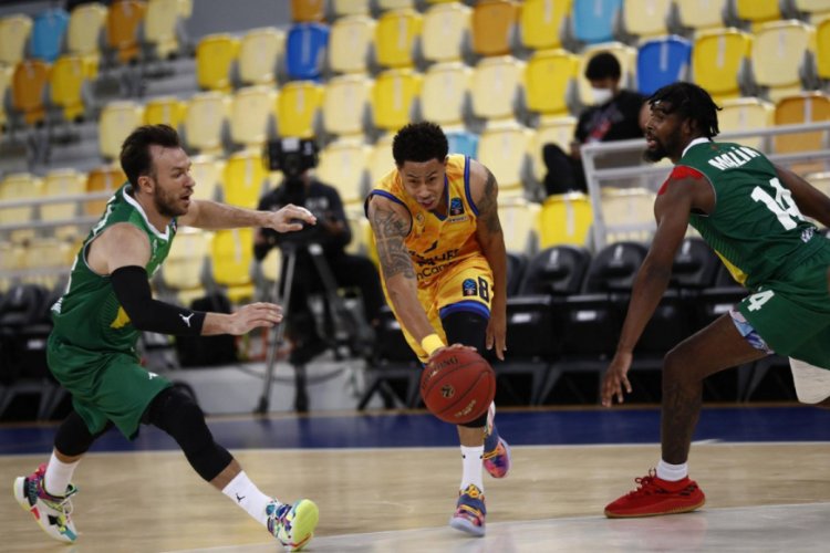 Frutti Extra Bursaspor 8 oyuncuyla lidere direndi: 89-76