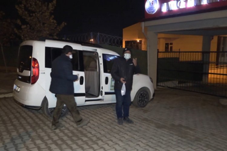 Kamyondan inip otob&uuml;se binerken yakalan pozitif kişi: Televizyona mı vereceksin