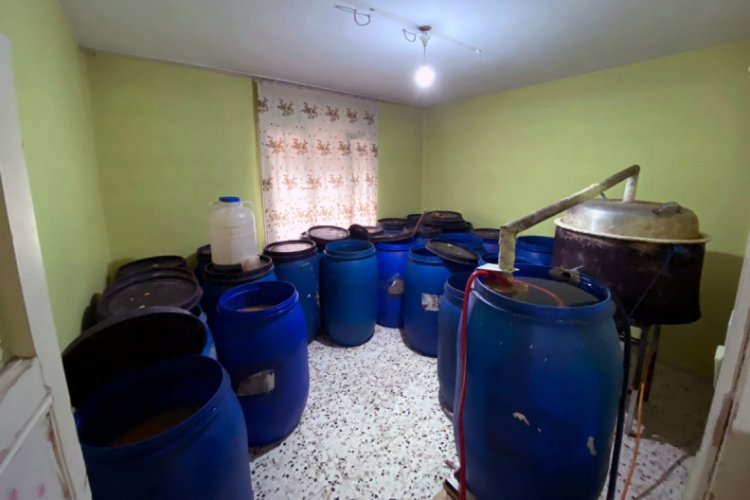 Adana'da 9 bin 440 litre sahte i&ccedil;ki ele ge&ccedil;irildi