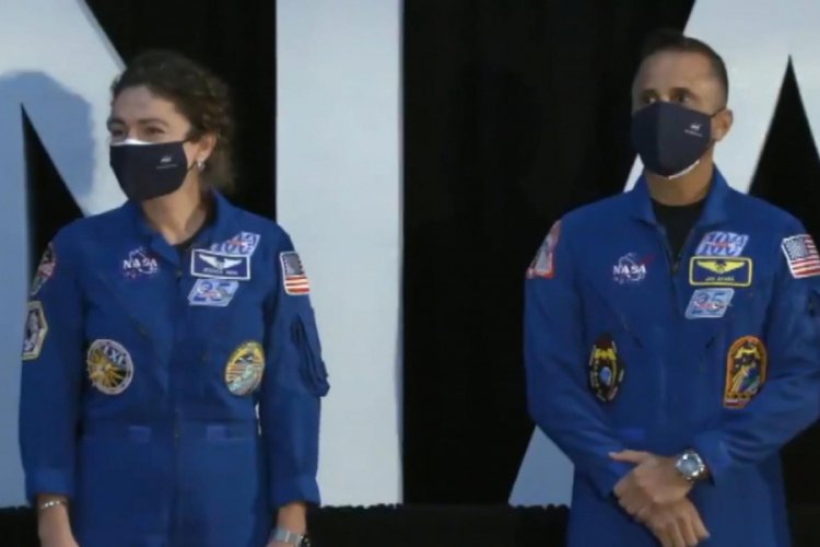 NASA Ay'a gidecek 18 kişilik ekibin kimliklerini a&ccedil;ıkladı