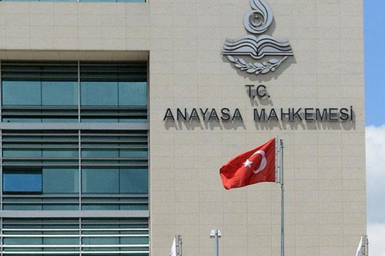 Anayasa Mahkemesi'nden '&ccedil;oklu baro' kararı