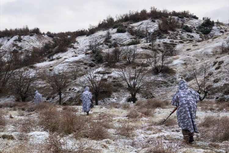 Bing&ouml;l'de ter&ouml;r &ouml;rg&uuml;t&uuml; PKK'ya ait m&uuml;himmat ve yaşam malzemeleri ele ge&ccedil;irildi