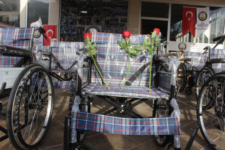 Bursa'dan Muş'a 80 engelli aracı g&ouml;nderdiler