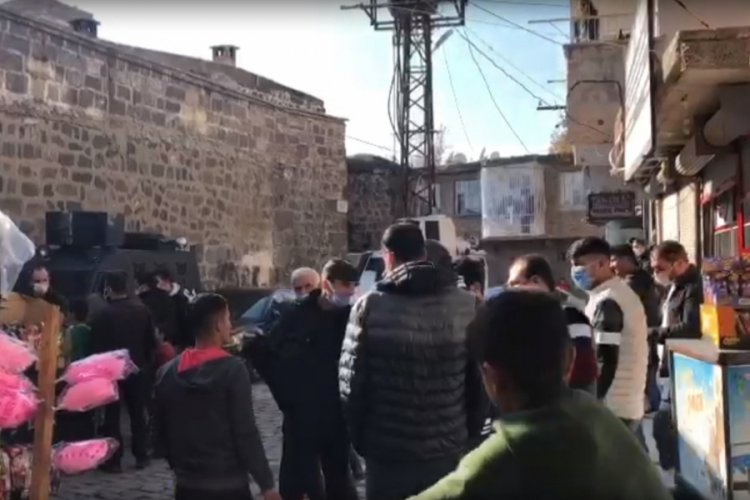 Kız &ccedil;ocuğunu ka&ccedil;ırmaya &ccedil;alışan ş&uuml;phelilere lin&ccedil; girişimi