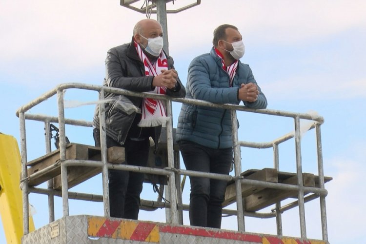 Boluspor Başkanı Abat, takımının ma&ccedil;ını vin&ccedil; &uuml;st&uuml;nde izledi