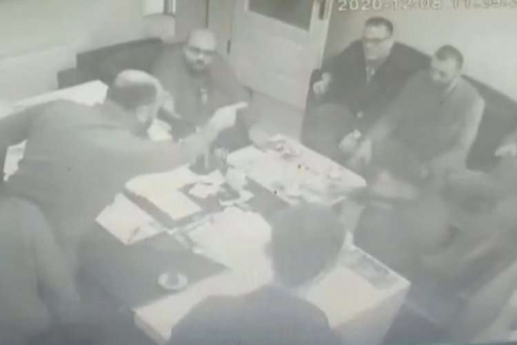 İki kişinin &ouml;ld&uuml;ğ&uuml; silahlı kavga kamerada