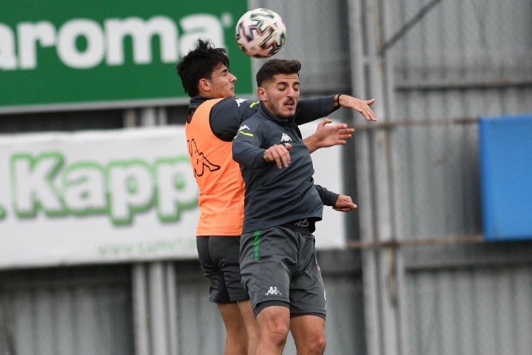 Bursaspor &ccedil;alışmalarını yoğun tempoda s&uuml;rd&uuml;r&uuml;yor