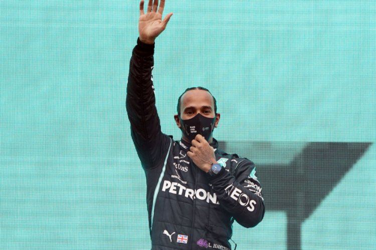 Lewis Hamilton'ın Covid-19 testi negatif &ccedil;ıktı