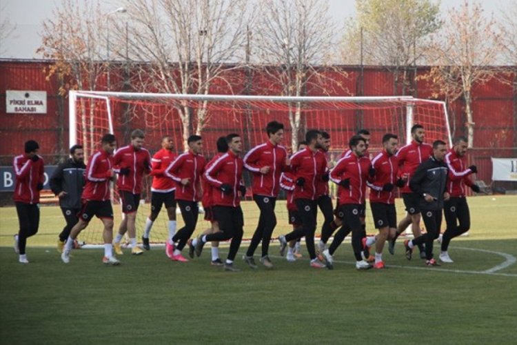 Gen&ccedil;lerbirliği: 6'sı futbolcu 10 personelimizin test sonucu pozitif &ccedil;ıkmıştır