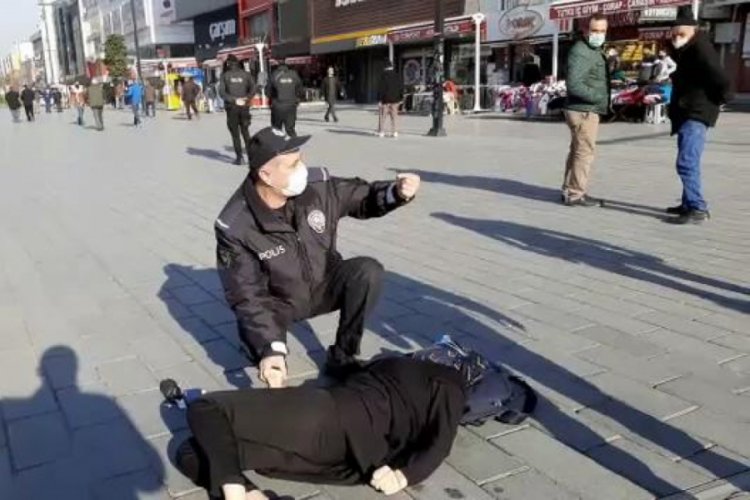 Yoldan ge&ccedil;en herkes akıl verince polis tepki g&ouml;sterdi