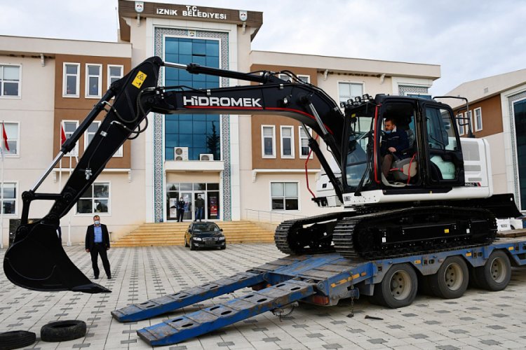 Bursa İznik Belediyesi paletli ekskavat&ouml;r aldı